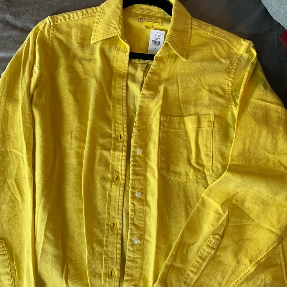 GAP perfect yellow shirt